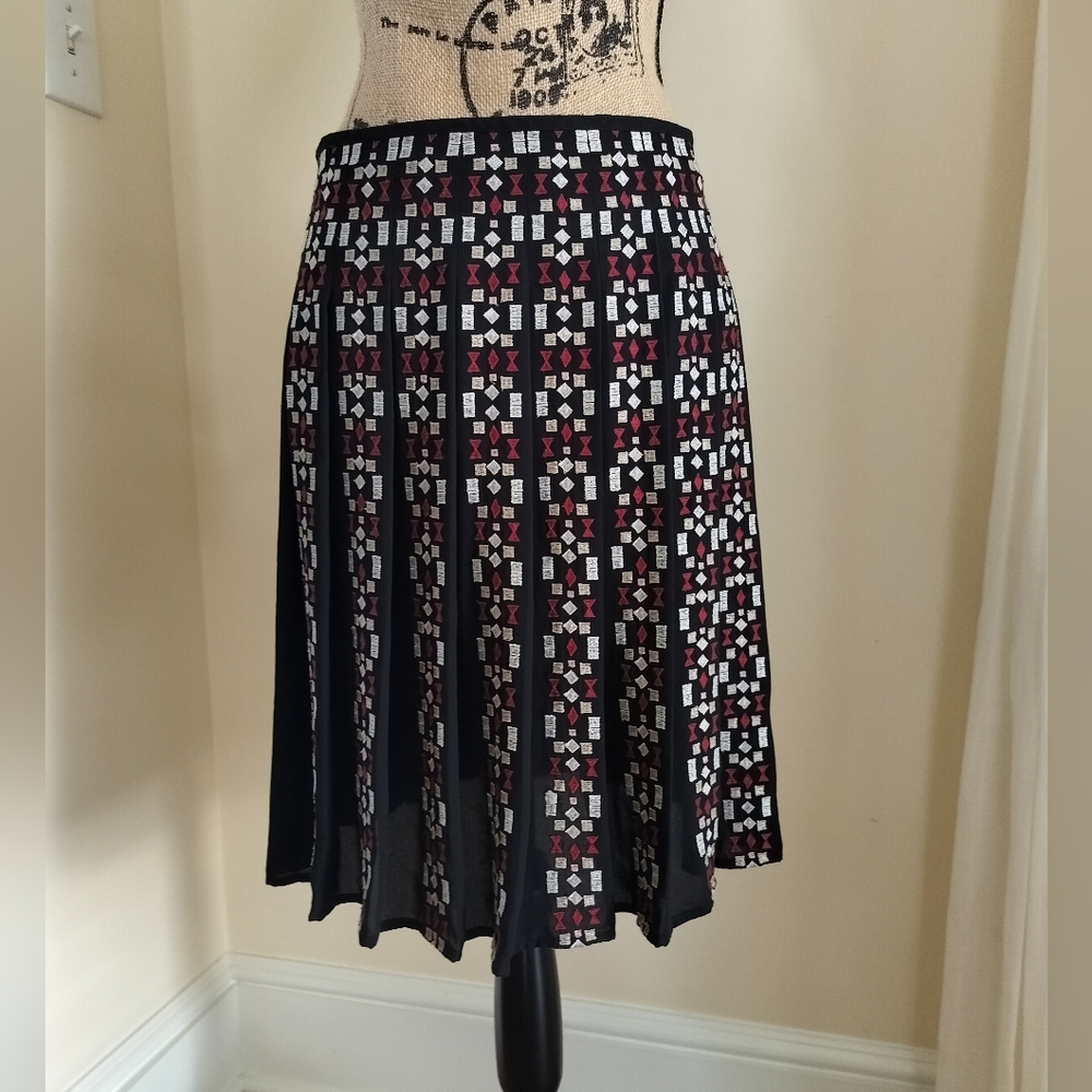 Ann Taylor Embroidered Pleated Skir Women's